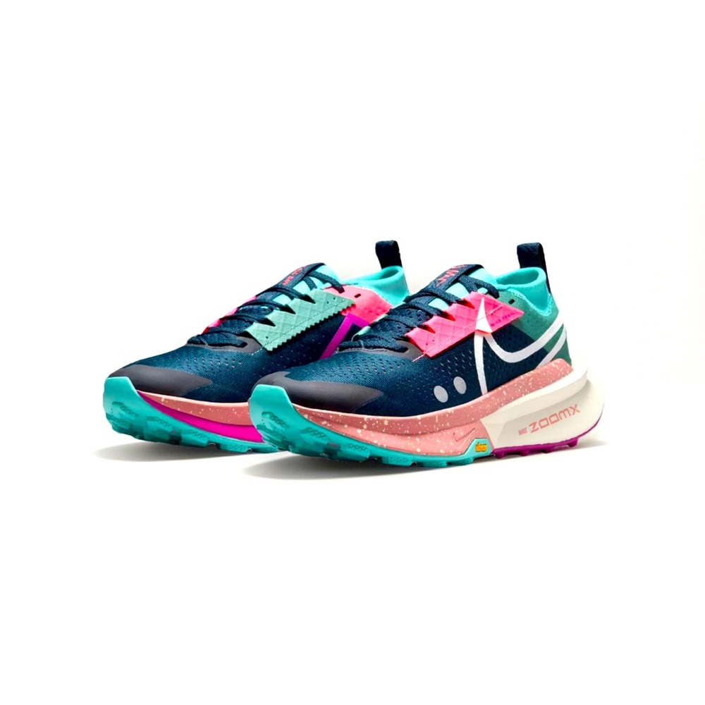 Nike Women's Teal and Pink Athletic Shoes